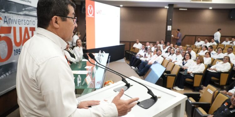 Entrega Rector Dámaso Anaya reconocimientos a jubilados del SUTUAT