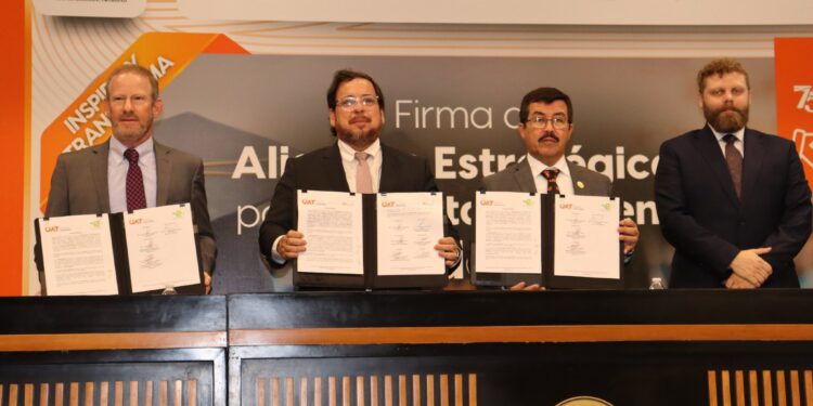Firma UAT estrategia académica internacional