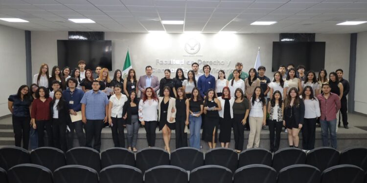 Estudiantes viven el derecho constitucional