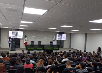 Estudiantes muestran exposición de desigualdad social