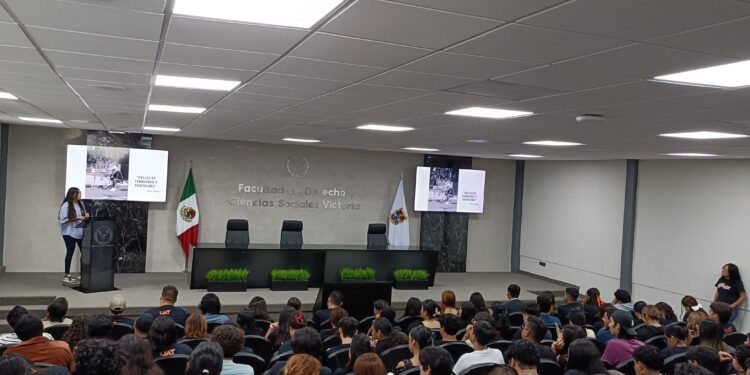 Estudiantes muestran exposición de desigualdad social