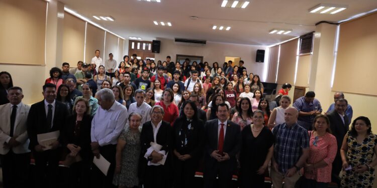 Académicos de la FDCSV presentan libro sobre la Constitución de 1825