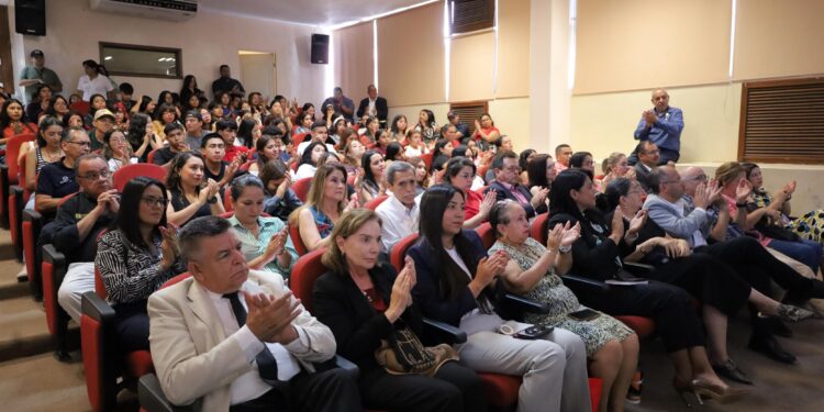 Académicos de la FDCSV presentan libro sobre la Constitución de 1825