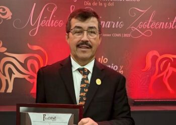 Recibe Dámaso Anaya Premio Nacional al Mérito Profesional 2025