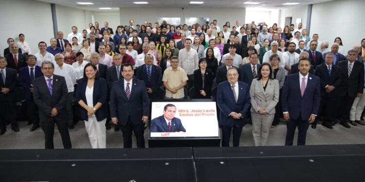 Honra FDCSV legado del Mtro. Jesús Lavín Santos del Prado al dar su nombre al edificio de Derecho