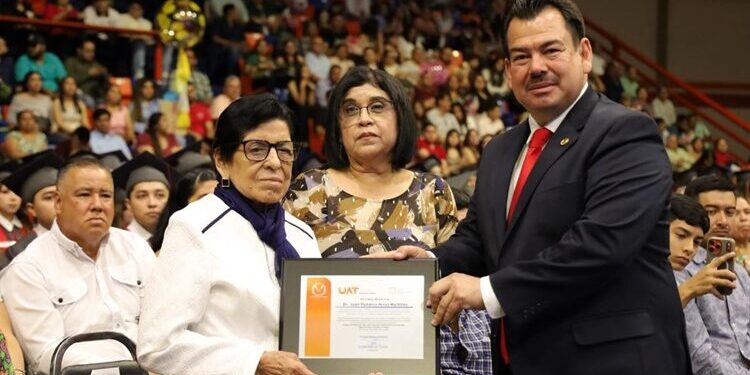 Reconoce FDCSV de la UAT legado académico del Dr. Juan Plutarco Arcos Martínez