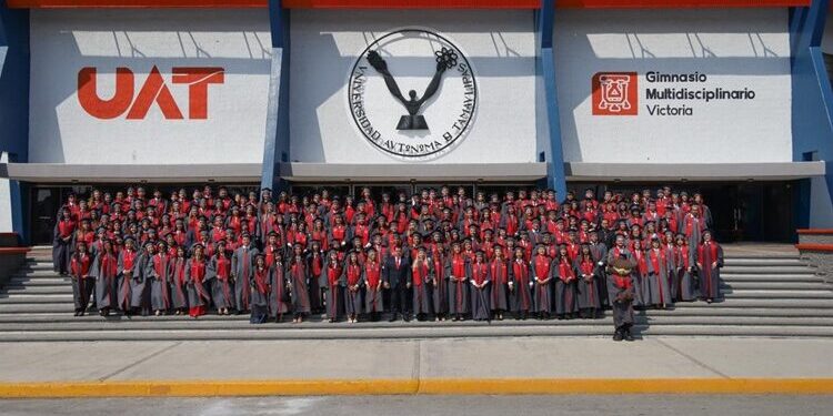 Con emotiva ceremonia despiden a la generación de la FDCSV de la UAT “Dr. Juan Plutarco Arcos Martínez”